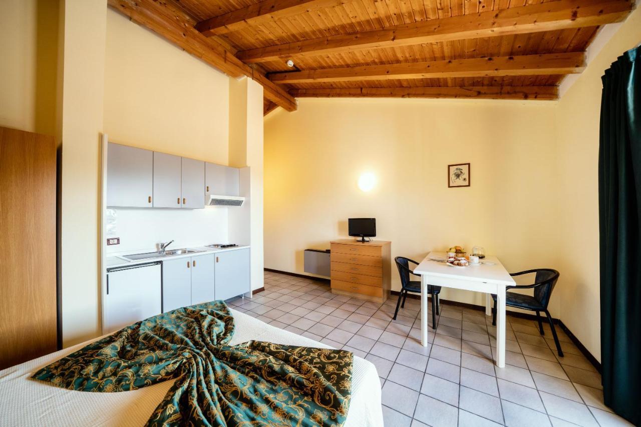 Hotel Residence Campi Tremosine Стая снимка